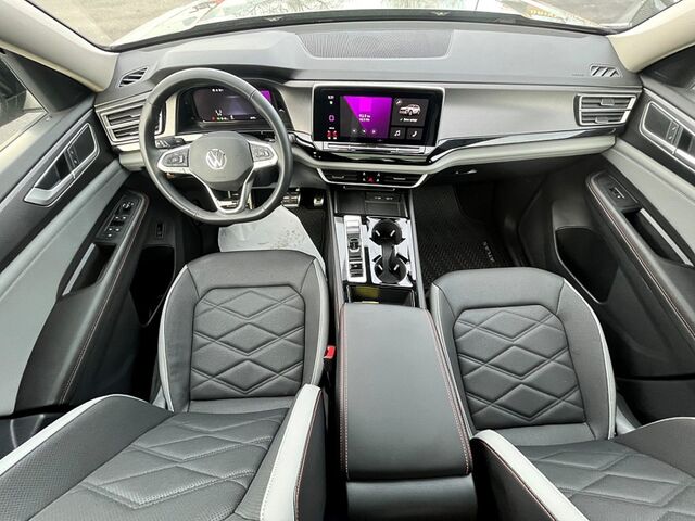 2024 Volkswagen Atlas 2.0T Peak Edition SE w/Technology Oshkosh WI