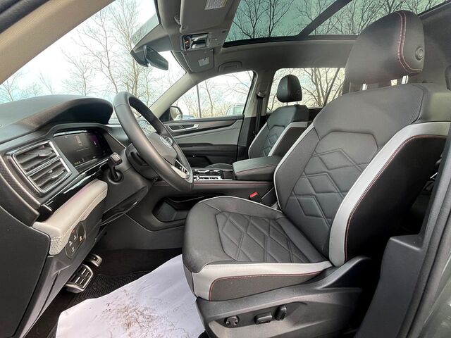 2024 Volkswagen Atlas 2.0T Peak Edition SE w/Technology Oshkosh WI