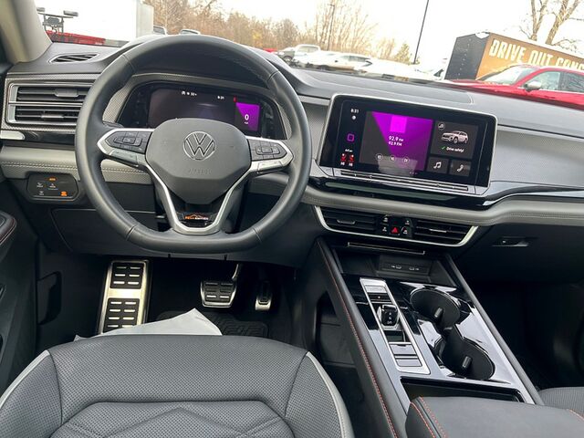 2024 Volkswagen Atlas 2.0T Peak Edition SE w/Technology Oshkosh WI