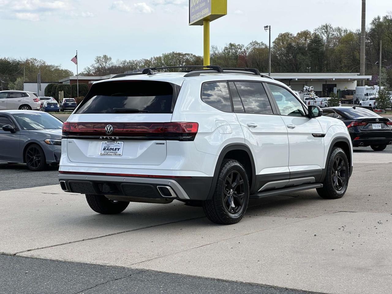 2024 Volkswagen Atlas 2.0T Peak Edition SEL