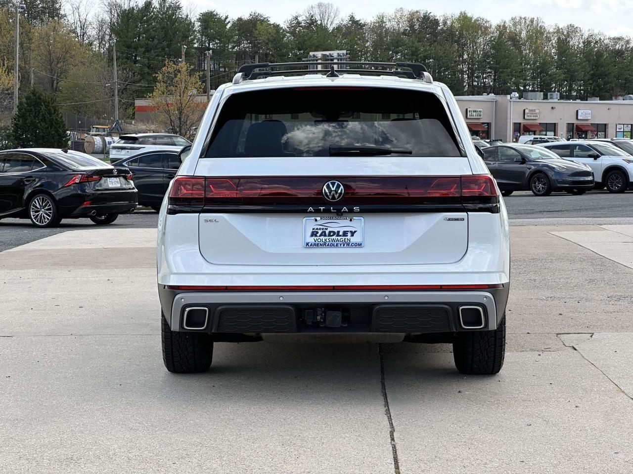 2024 Volkswagen Atlas 2.0T Peak Edition SEL