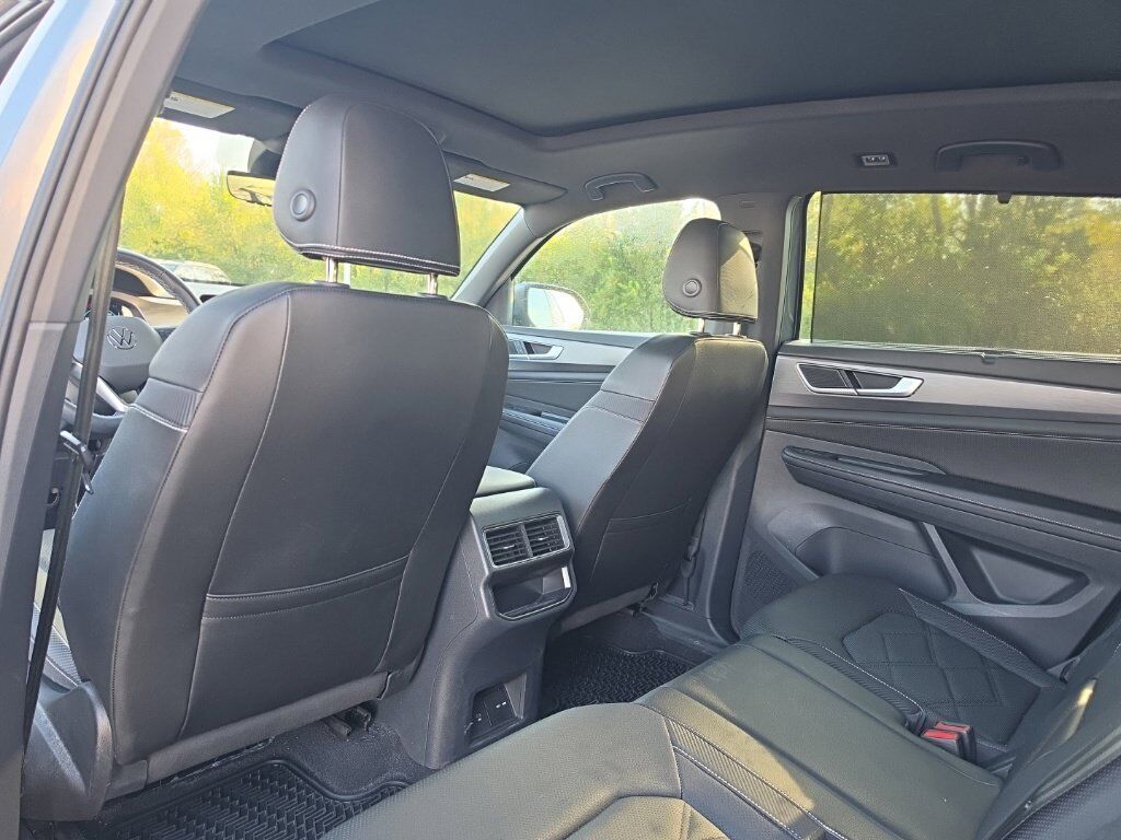 2024 Volkswagen Atlas Cross Sport 2.0T SE w/Technology