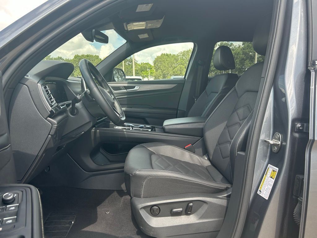 2024 Volkswagen Atlas Cross Sport 2.0T SE w/Technology Tampa FL