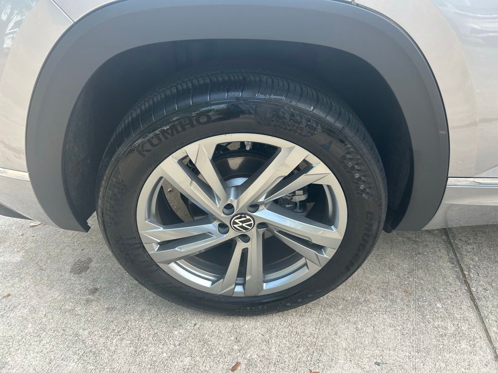 2024 Volkswagen Atlas Cross Sport 2.0T SEL R-Line Tampa FL