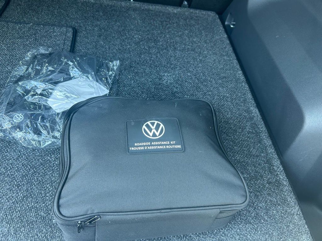 2024 Volkswagen Atlas Cross Sport 2.0T SEL R-Line Tampa FL