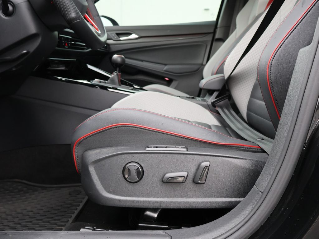 2024 Volkswagen Golf GTI SE