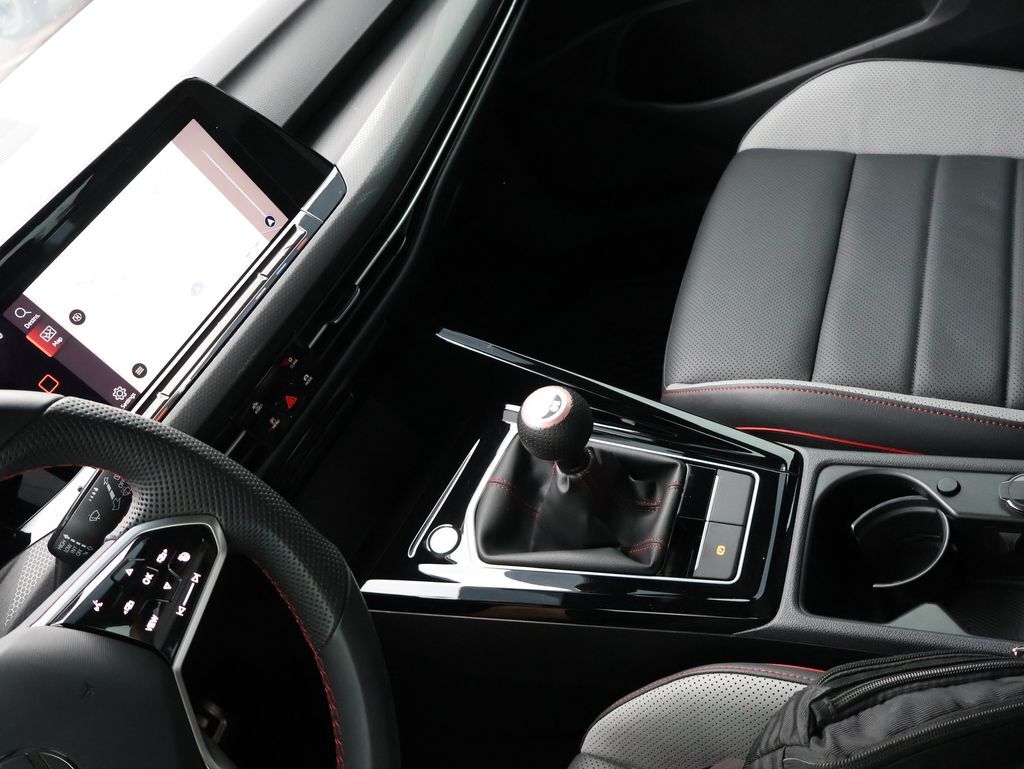 2024 Volkswagen Golf GTI SE