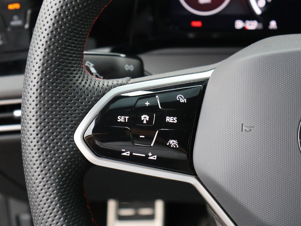 2024 Volkswagen Golf GTI SE