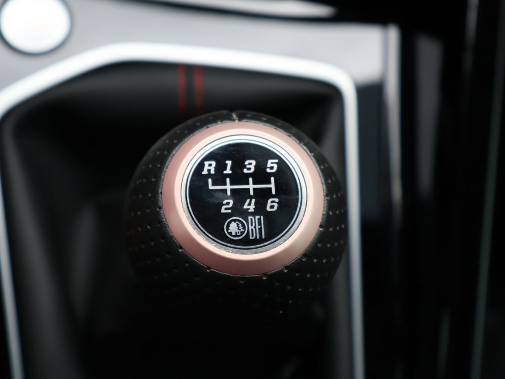 2024 Volkswagen Golf GTI SE