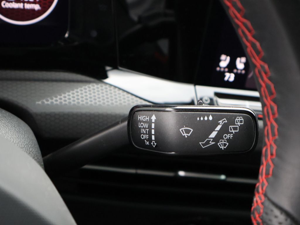 2024 Volkswagen Golf GTI SE