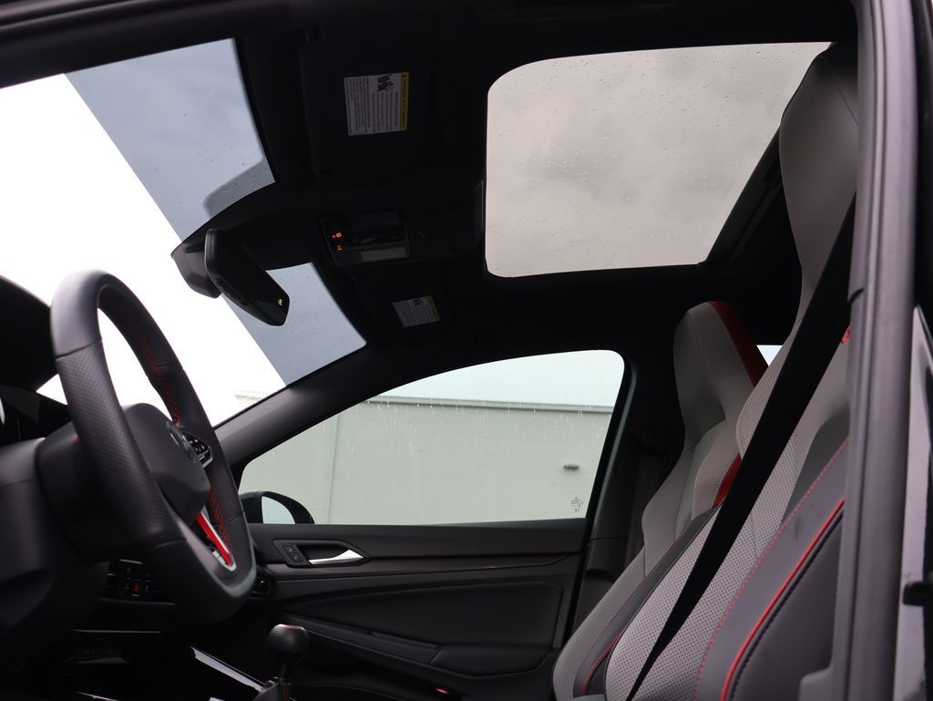 2024 Volkswagen Golf GTI SE