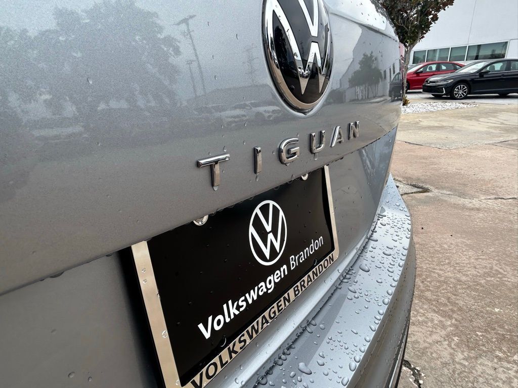 2024 Volkswagen Tiguan 2.0T SE R-Line Black Tampa FL
