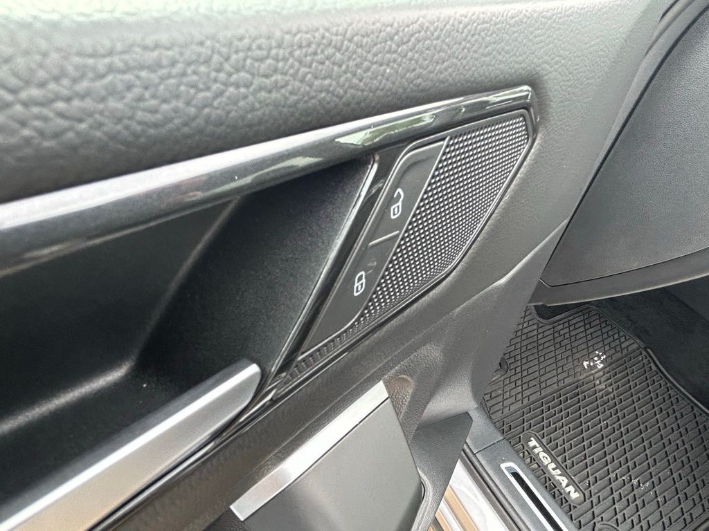 2024 Volkswagen Tiguan 2.0T SE R-Line Black Tampa FL