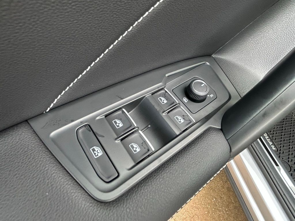 2024 Volkswagen Tiguan 2.0T SE R-Line Black Tampa FL
