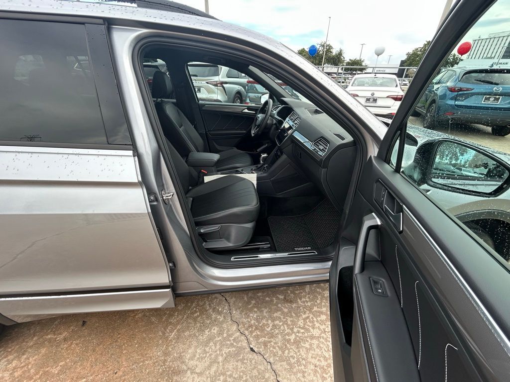 2024 Volkswagen Tiguan 2.0T SE R-Line Black Tampa FL