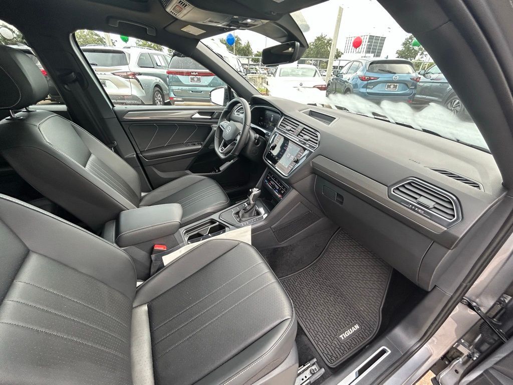 2024 Volkswagen Tiguan 2.0T SE R-Line Black Tampa FL
