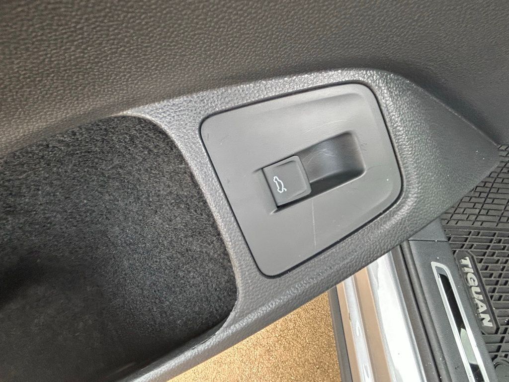 2024 Volkswagen Tiguan 2.0T SE R-Line Black Tampa FL