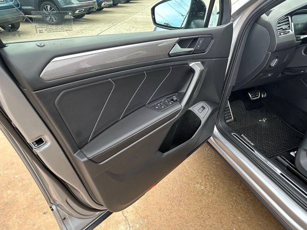 2024 Volkswagen Tiguan 2.0T SE R-Line Black Tampa FL