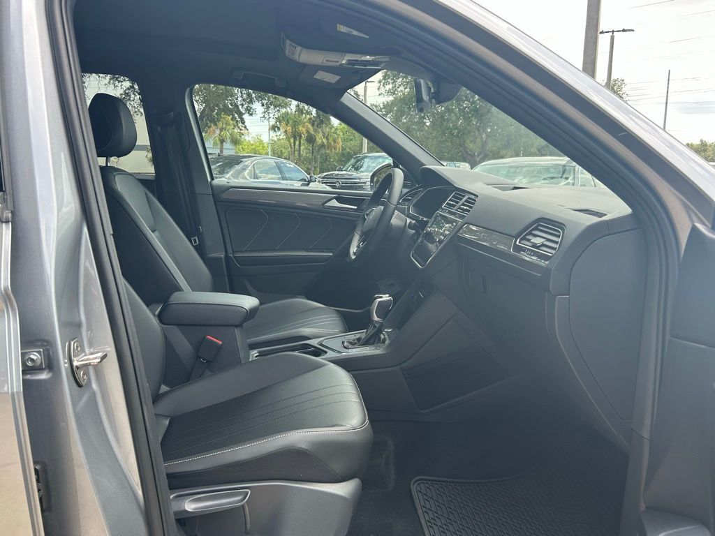 2024 Volkswagen Tiguan 2.0T SE R-Line Black Tampa FL