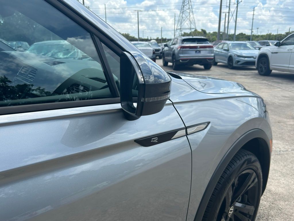 2024 Volkswagen Tiguan 2.0T SE R-Line Black Tampa FL