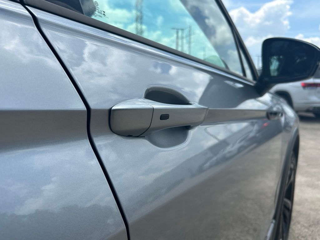 2024 Volkswagen Tiguan 2.0T SE R-Line Black Tampa FL
