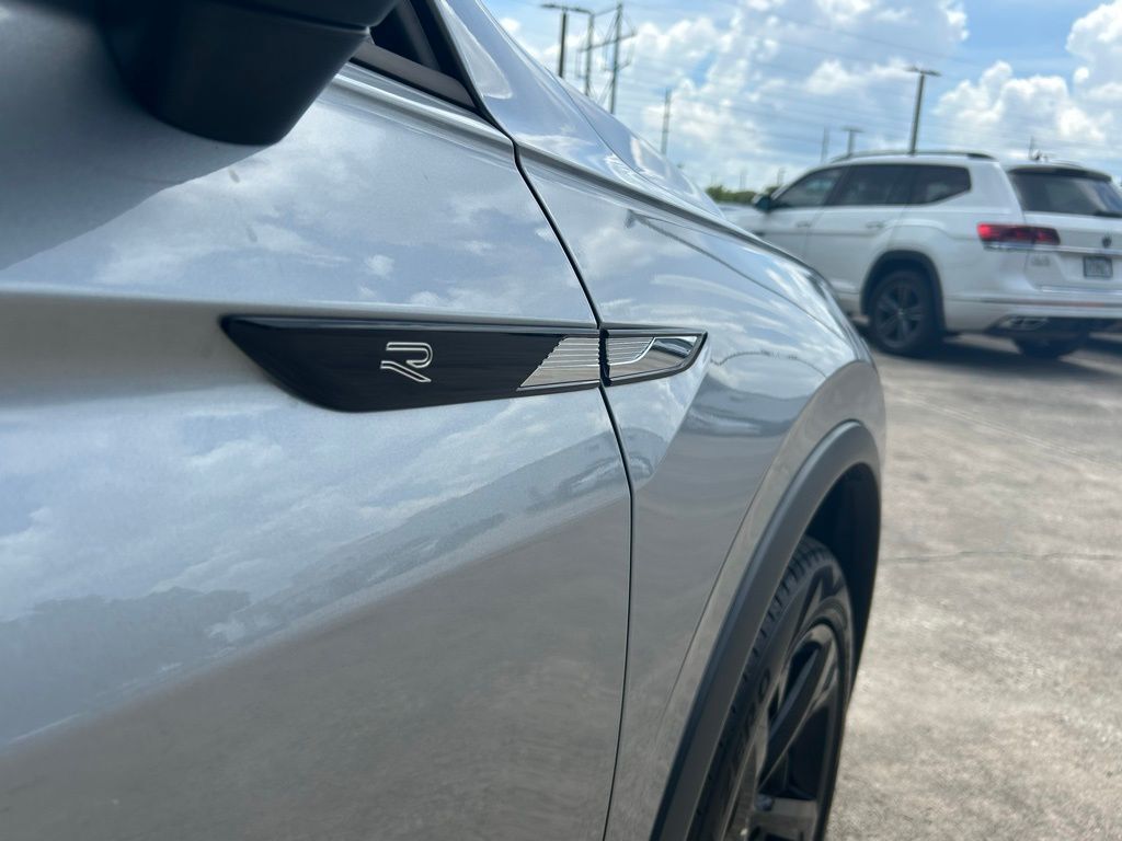 2024 Volkswagen Tiguan 2.0T SE R-Line Black Tampa FL