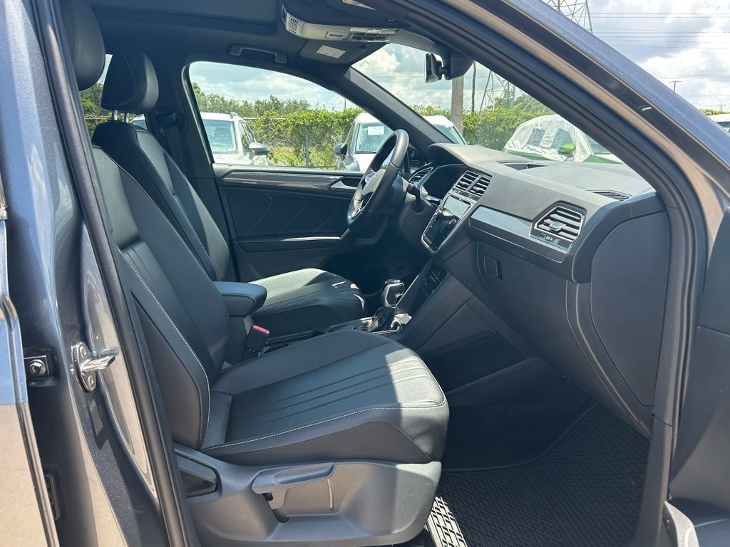 2024 Volkswagen Tiguan 2.0T SE R-Line Black Tampa FL