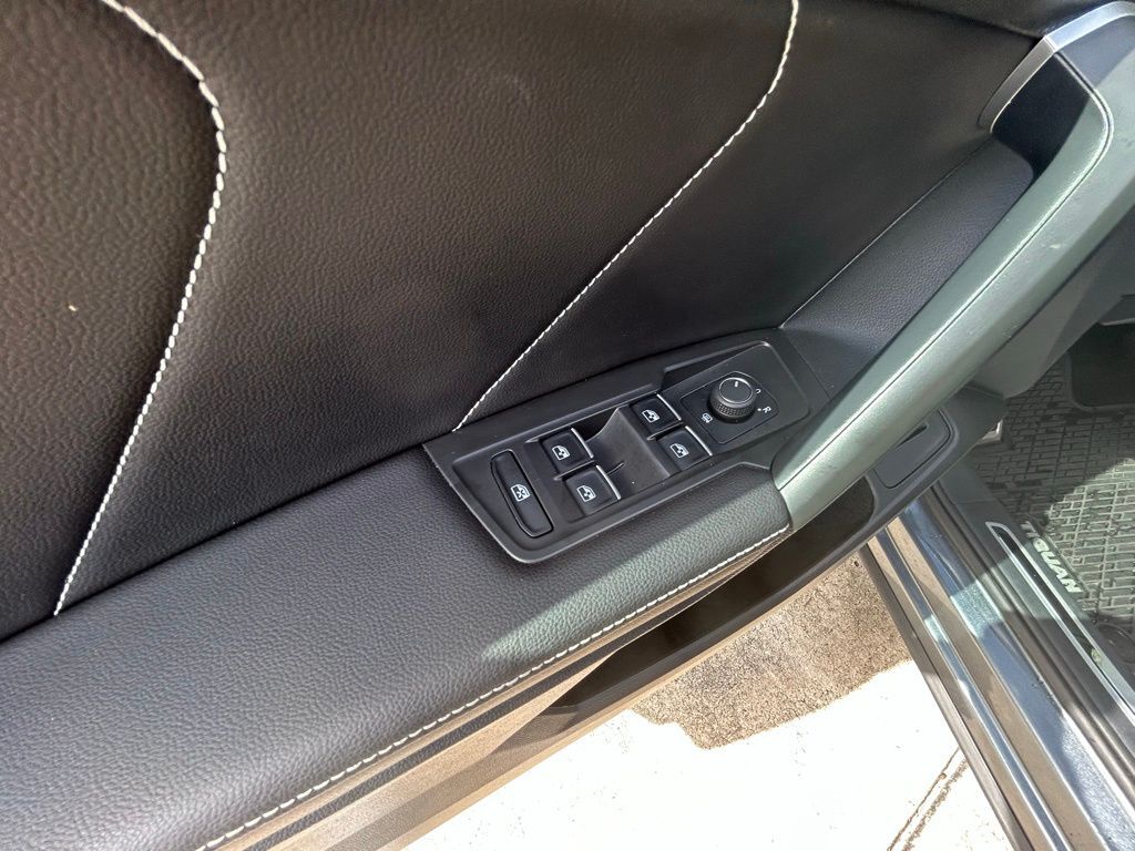 2024 Volkswagen Tiguan 2.0T SE R-Line Black Tampa FL