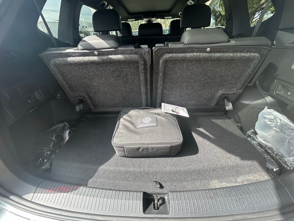 2024 Volkswagen Tiguan 2.0T SE R-Line Black Tampa FL