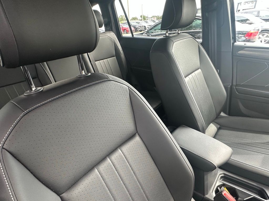 2024 Volkswagen Tiguan 2.0T SE R-Line Black Tampa FL