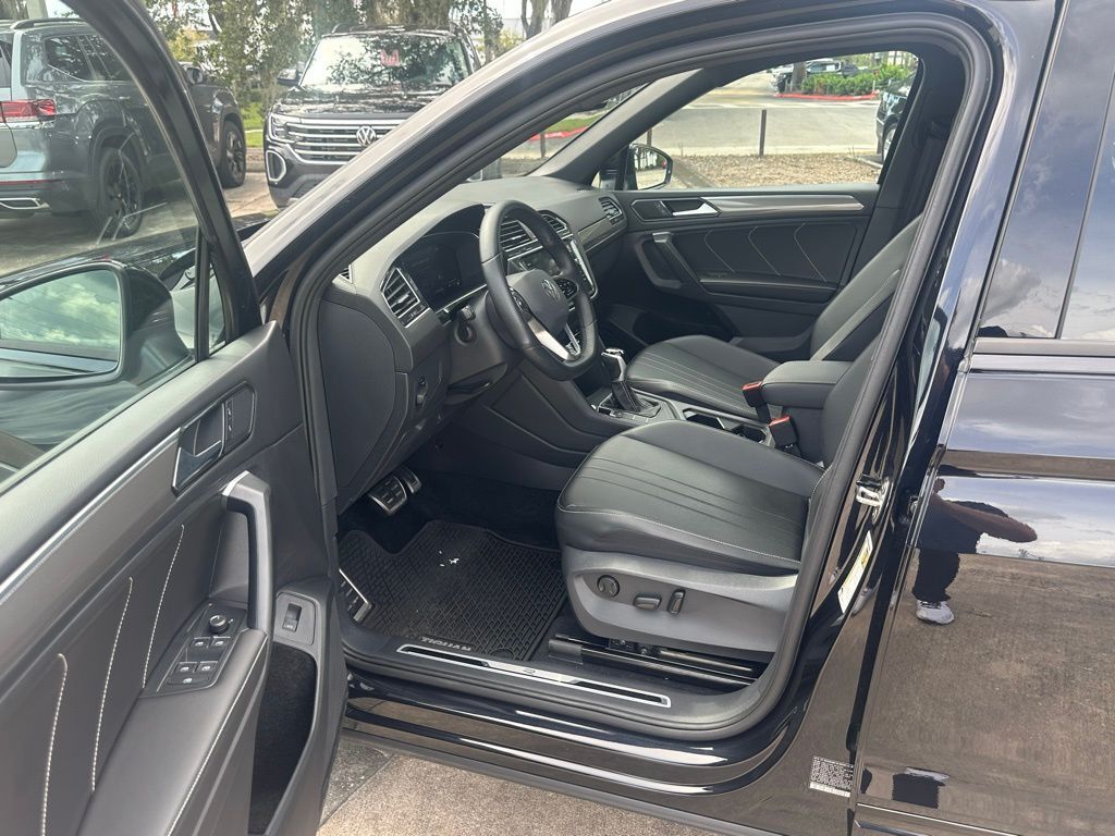2024 Volkswagen Tiguan 2.0T SE R-Line Black Tampa FL
