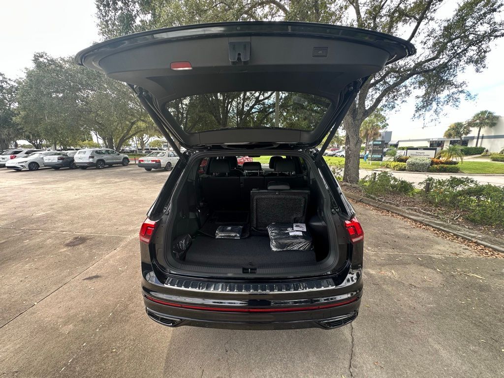 2024 Volkswagen Tiguan 2.0T SE R-Line Black Tampa FL