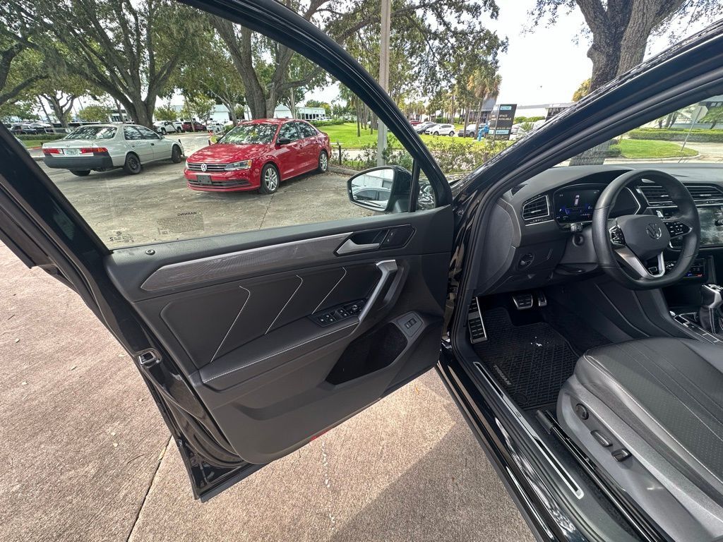 2024 Volkswagen Tiguan 2.0T SE R-Line Black Tampa FL
