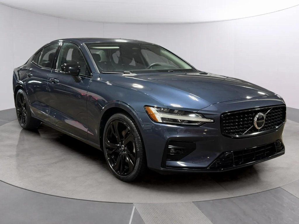 2024 Volvo S60 B5 Core Dark Theme