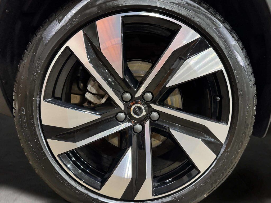 2024 Volvo XC40 B5 Plus Bright Theme w/Climate Pkg San Clemente CA
