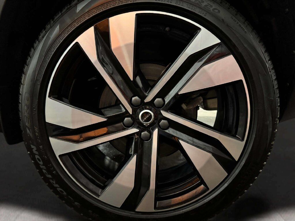 2024 Volvo XC40 B5 Plus Bright Theme w/Climate Pkg San Clemente CA
