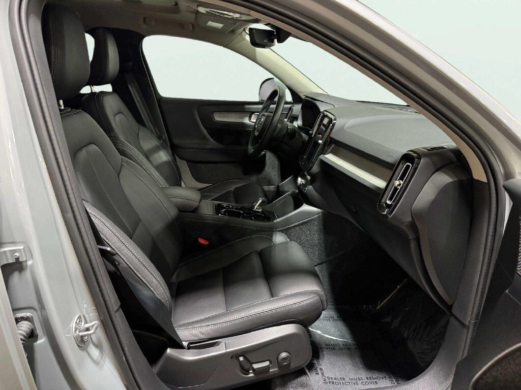2024 Volvo XC40 B5 Plus Bright Theme w/Climate Pkg San Clemente CA