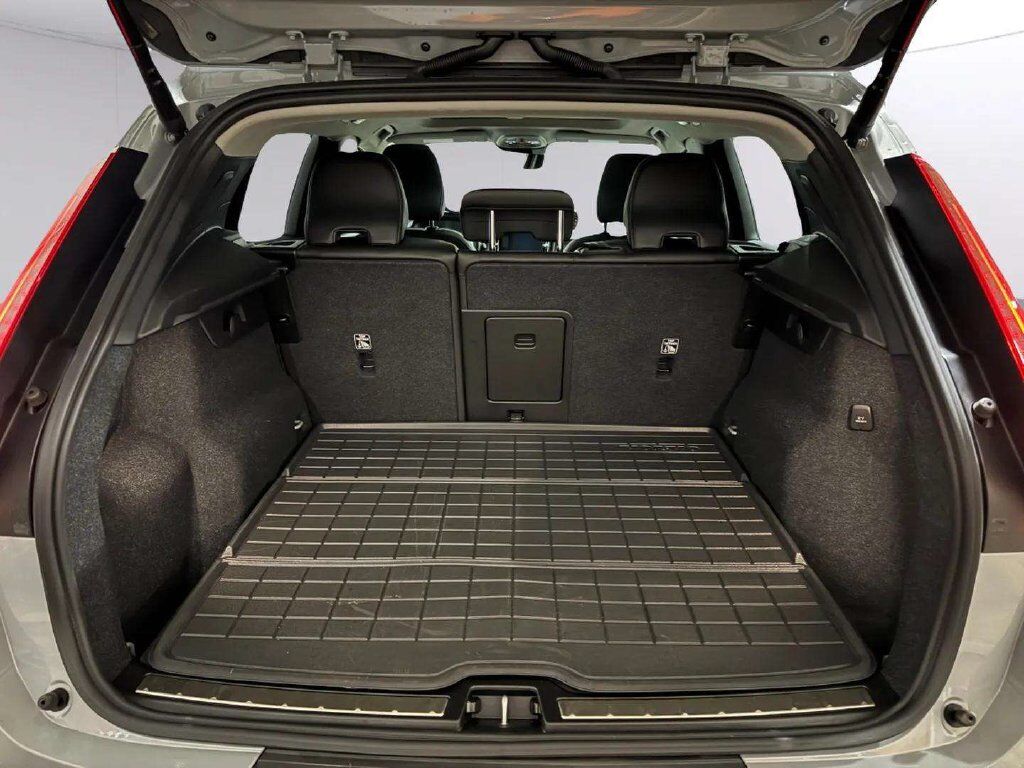 2024 Volvo XC40 B5 Plus Bright Theme w/Climate Pkg San Clemente CA