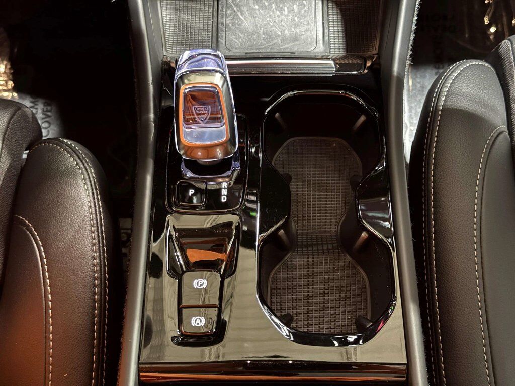 2024 Volvo XC40 B5 Plus Bright Theme w/Climate Pkg San Clemente CA