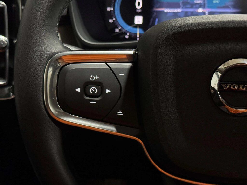 2024 Volvo XC40 B5 Plus Bright Theme w/Climate Pkg San Clemente CA