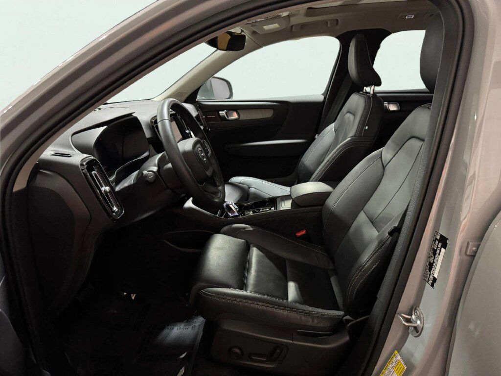 2024 Volvo XC40 B5 Plus Bright Theme w/Climate Pkg San Clemente CA