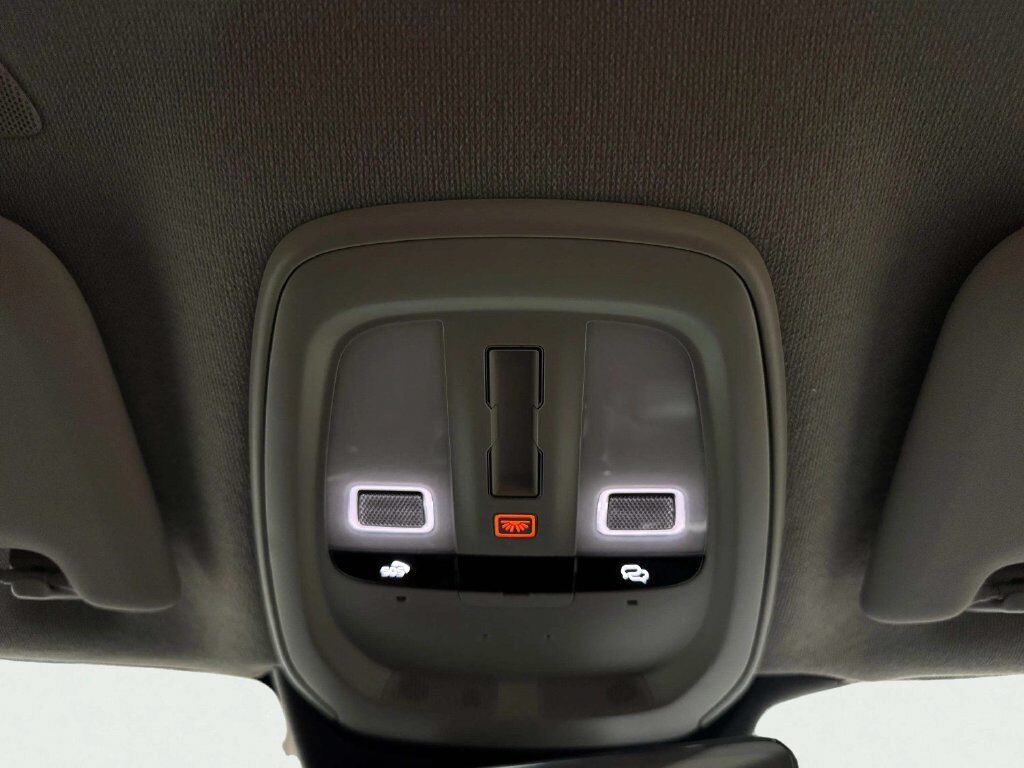 2024 Volvo XC40 B5 Plus Bright Theme w/Climate Pkg San Clemente CA