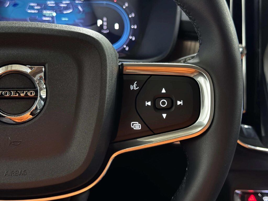 2024 Volvo XC40 B5 Plus Bright Theme w/Climate Pkg San Clemente CA