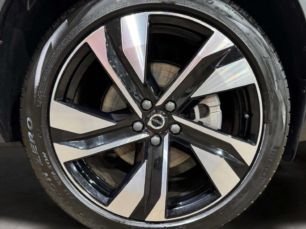 2024 Volvo XC40 B5 Plus Bright Theme w/Climate Pkg San Clemente CA