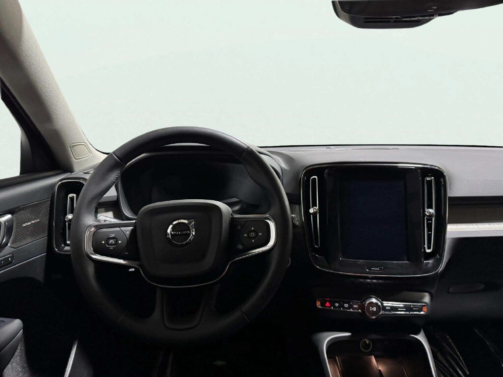 2024 Volvo XC40 B5 Plus Bright Theme w/Climate Pkg San Clemente CA