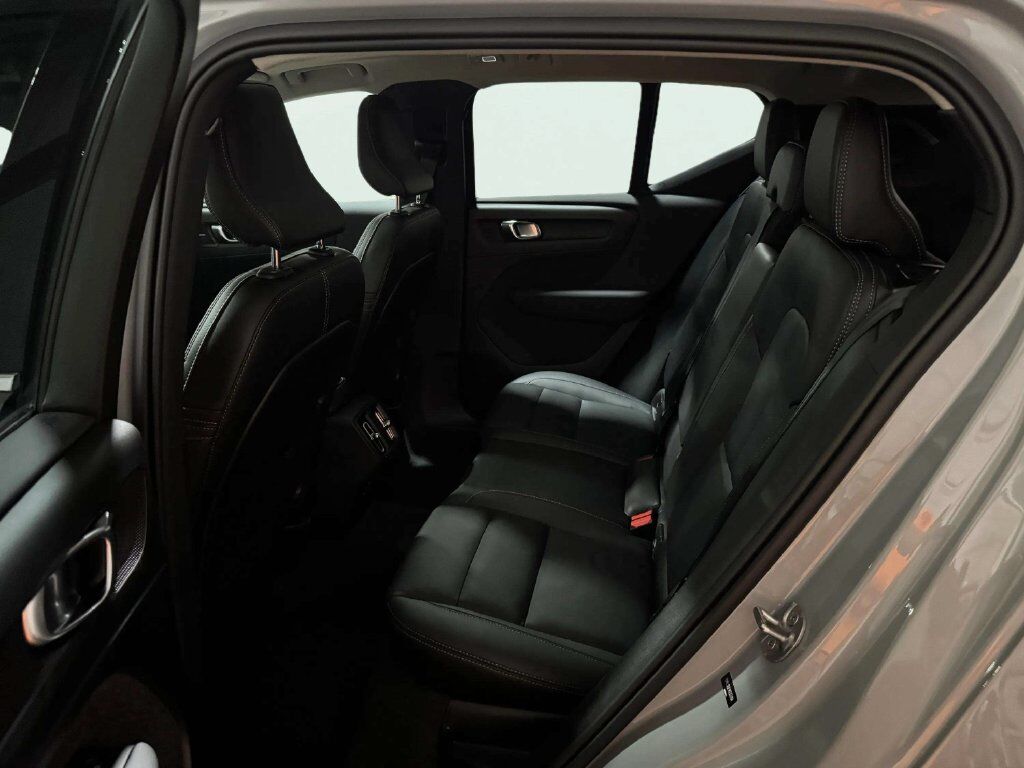 2024 Volvo XC40 B5 Plus Bright Theme w/Climate Pkg San Clemente CA