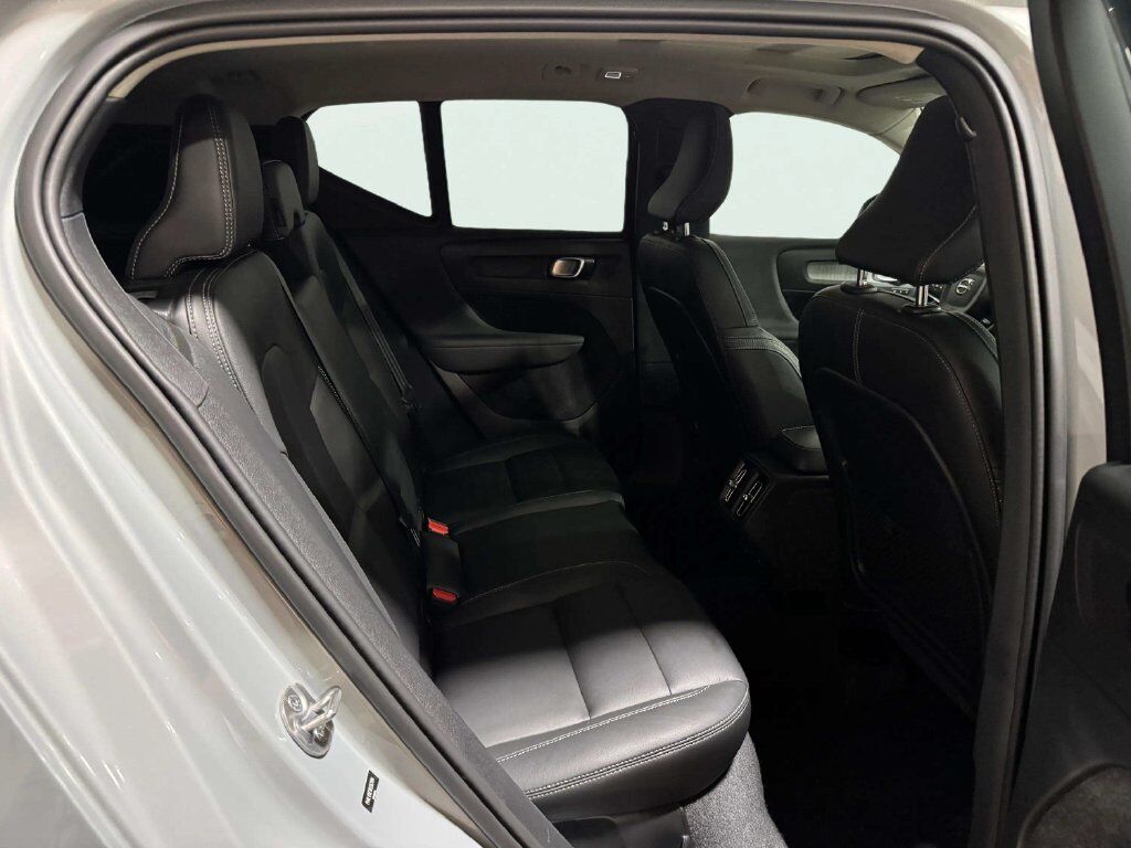 2024 Volvo XC40 B5 Plus Bright Theme w/Climate Pkg San Clemente CA