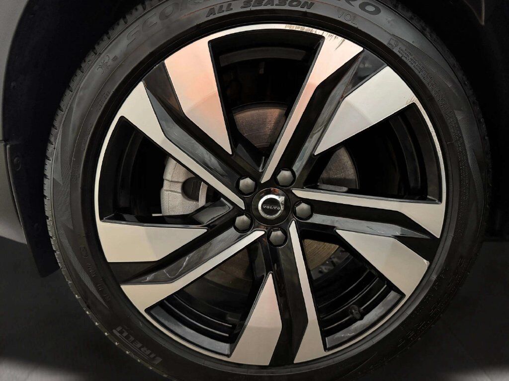 2024 Volvo XC40 B5 Plus Bright Theme w/Climate Pkg San Clemente CA