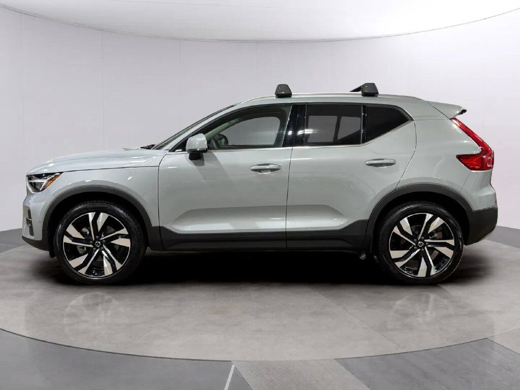 2024 Volvo XC40 B5 Plus Bright Theme w/Climate Pkg San Clemente CA