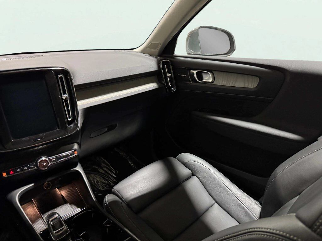 2024 Volvo XC40 B5 Plus Bright Theme w/Climate Pkg San Clemente CA